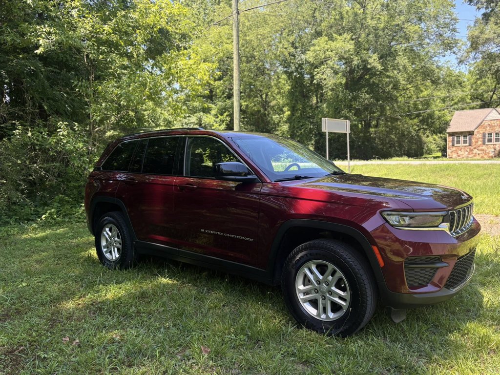 2023 Jeep Grand Cherokee Laredo 4x4's photo